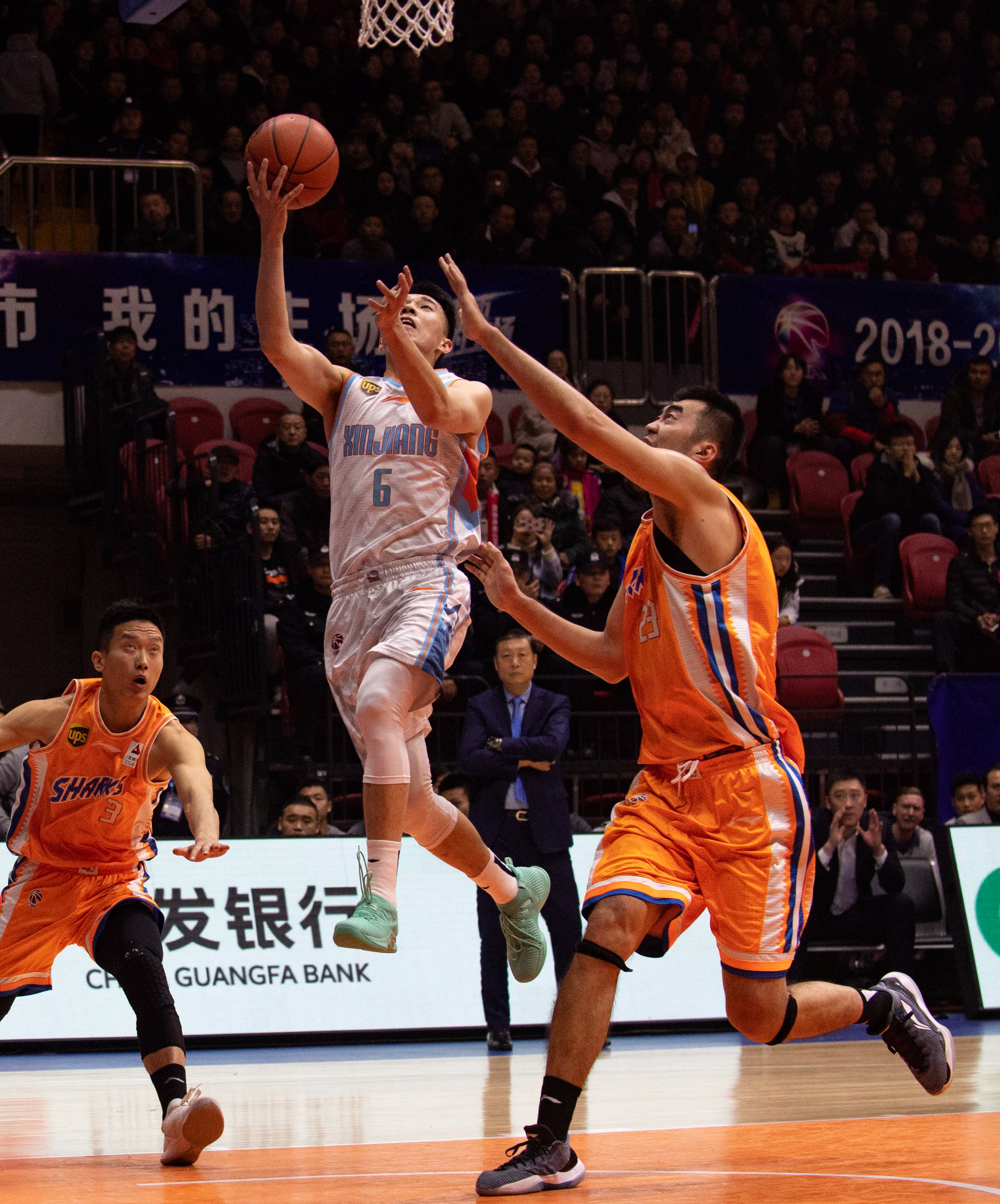 带领球队冲 带领球队冲